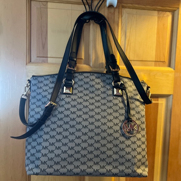 Michael kors MK logo monogram tote bag - Picture 1 of 8